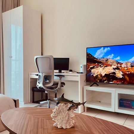 Full Sea View With Balcony - Studio Apartment - 10 Min To Jbr - Дубай Экстерьер фото