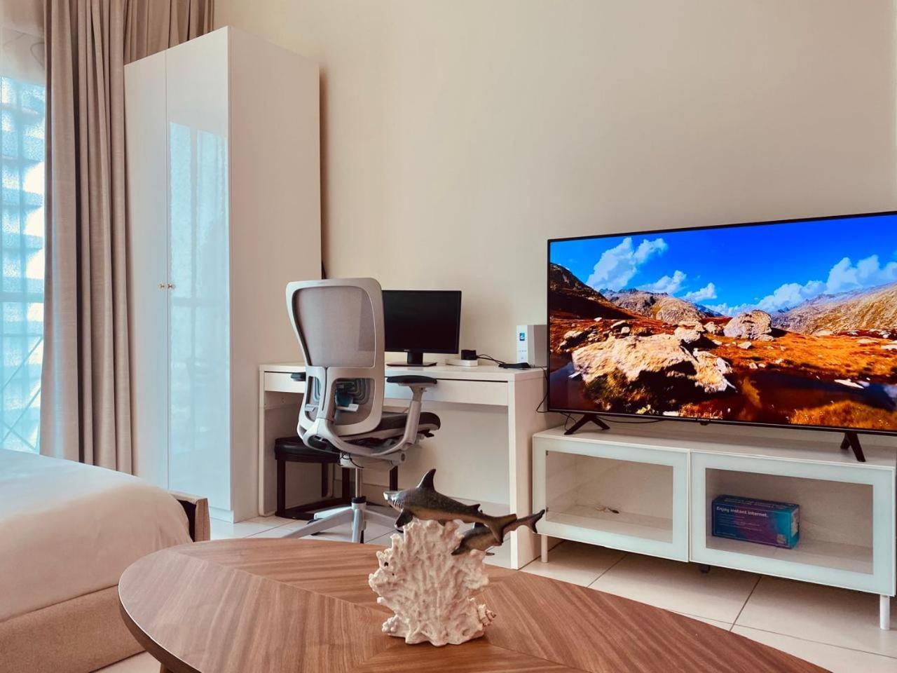 Full Sea View With Balcony - Studio Apartment - 10 Min To Jbr - Дубай Экстерьер фото