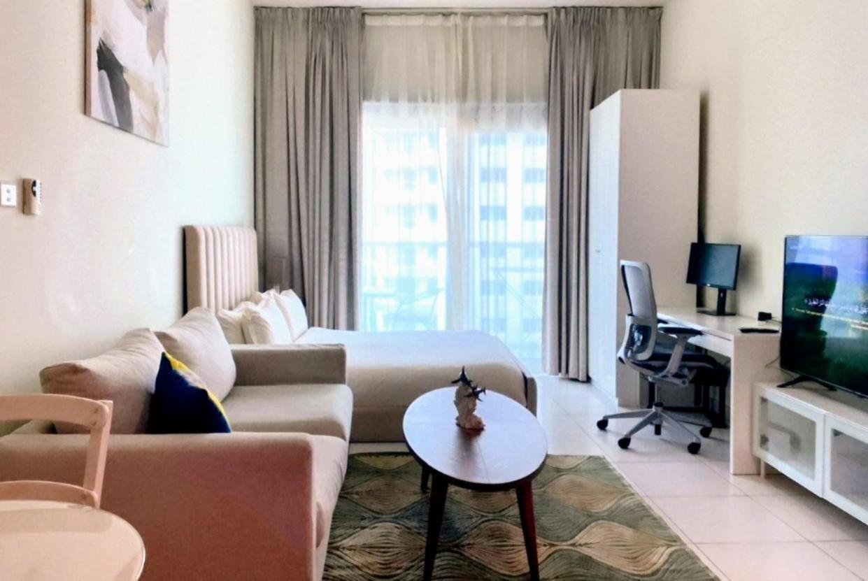 Full Sea View With Balcony - Studio Apartment - 10 Min To Jbr - Дубай Экстерьер фото